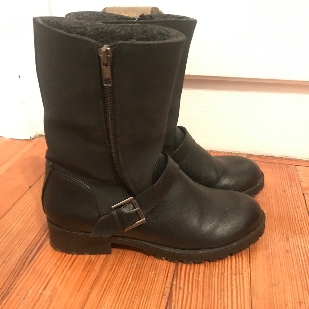Mossimo motorcycle-style snow boots w/ lining, sz9